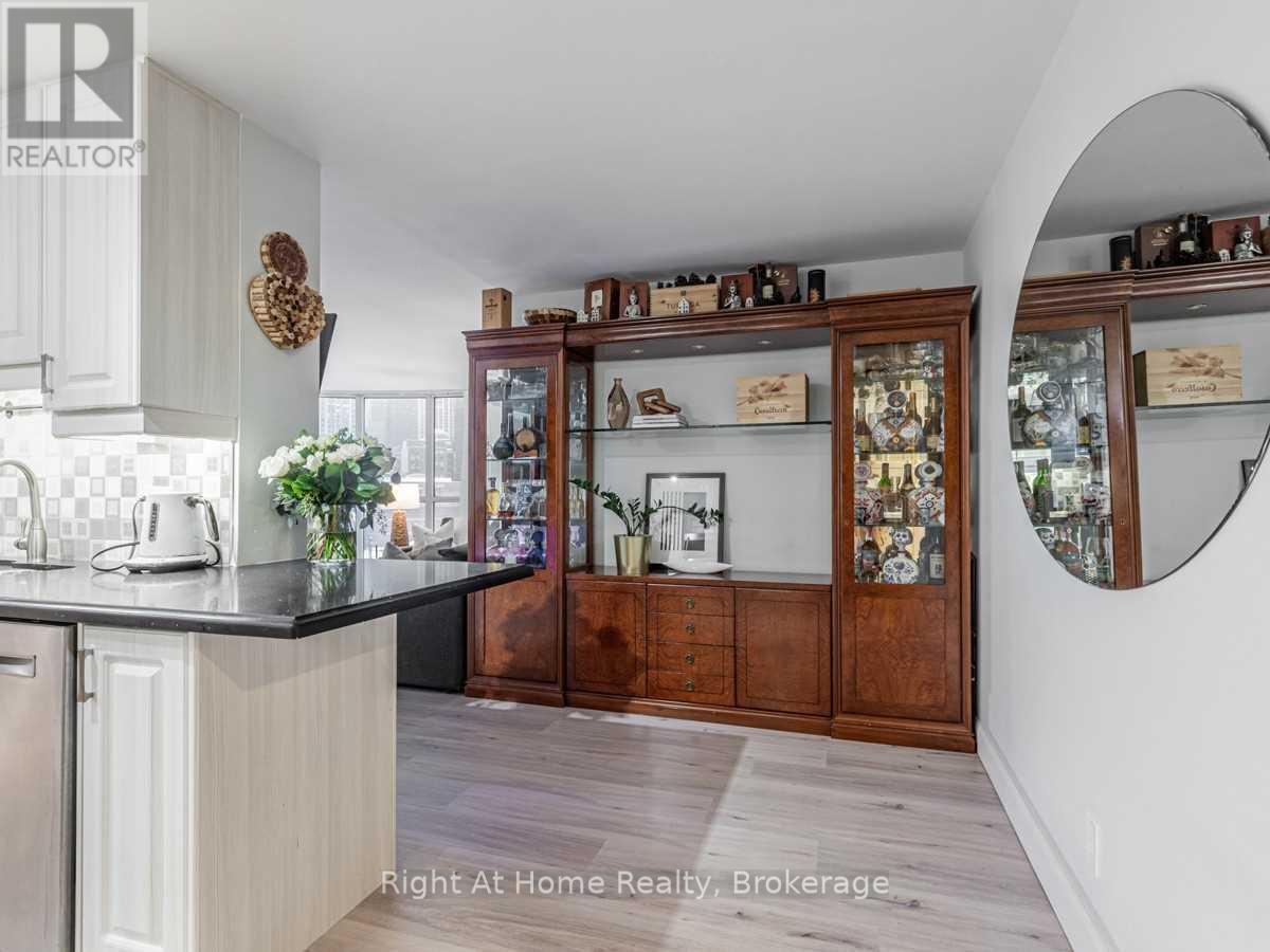 513 - 24 Wellesley Street W, Toronto, Ontario  M4Y 2X6 - Photo 7 - C13033498