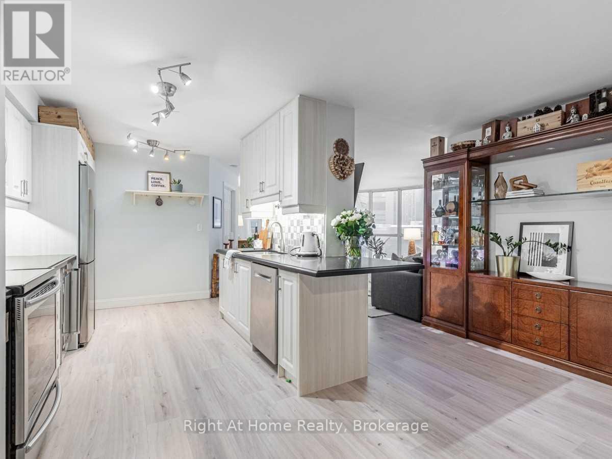 513 - 24 Wellesley Street W, Toronto, Ontario  M4Y 2X6 - Photo 8 - C13033498