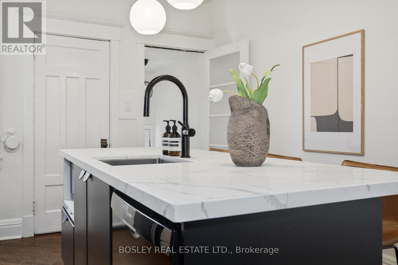 118 Mountjoy Avenue, Toronto, Ontario  M4J 1J8 - Photo 11 - E13032902