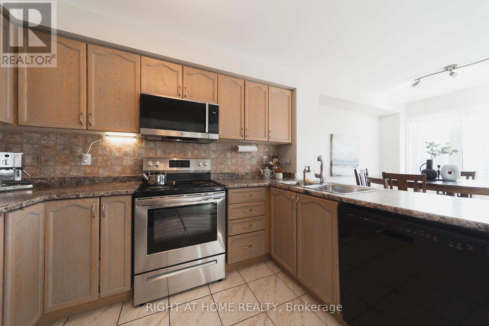 1251 Lamont Crescent, Milton, Ontario  L9T 6W4 - Photo 10 - W12908180