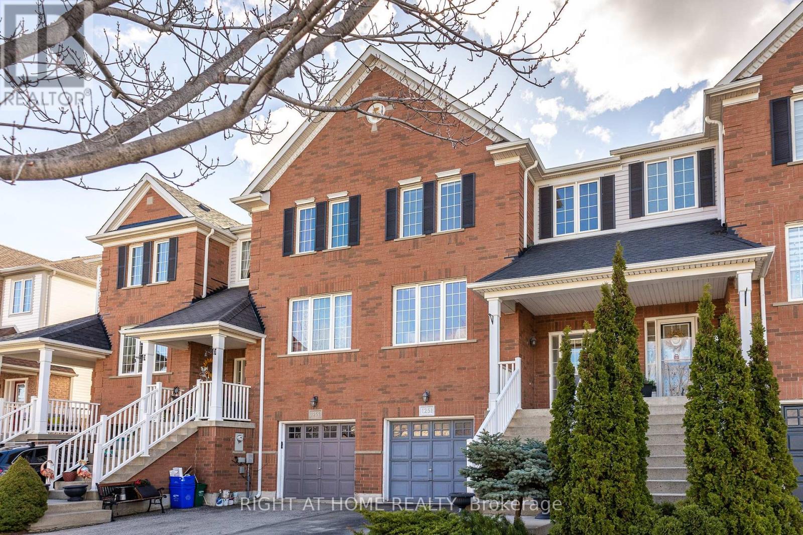 1251 Lamont Crescent, Milton, Ontario  L9T 6W4 - Photo 2 - W12908180