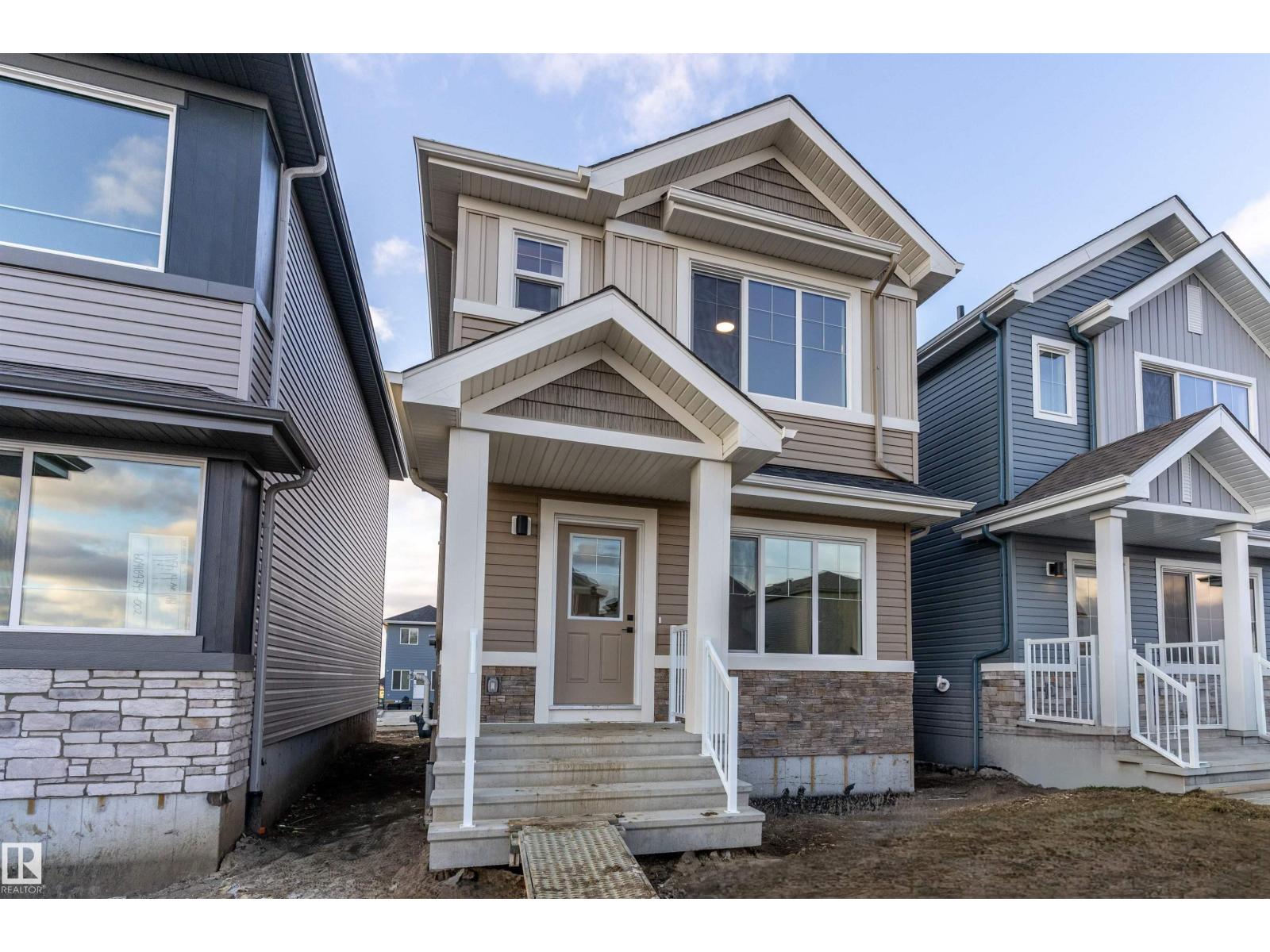 1052 14 AV NW, Edmonton, Alberta