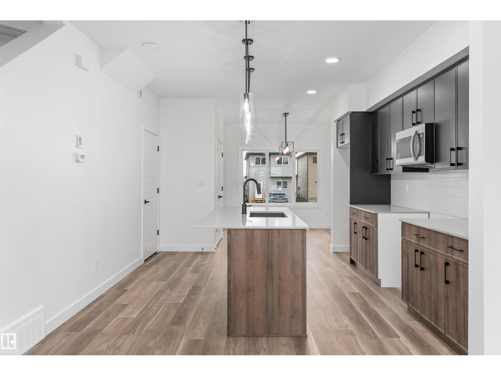 1052 14 Av Nw, Edmonton, Alberta  T6T 2W7 - Photo 11 - E4477566