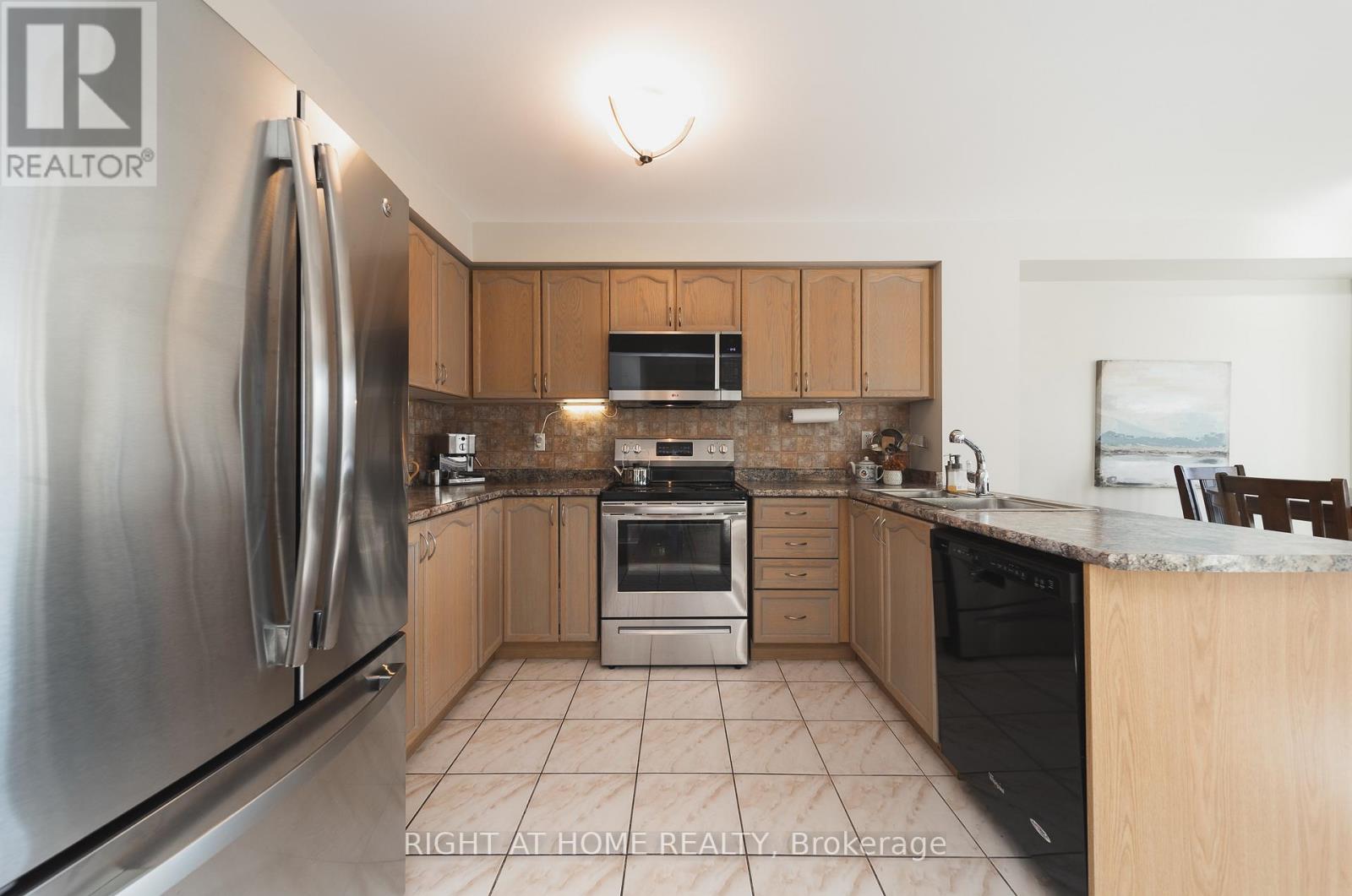 1251 Lamont Crescent, Milton, Ontario  L9T 6W4 - Photo 8 - W12908180