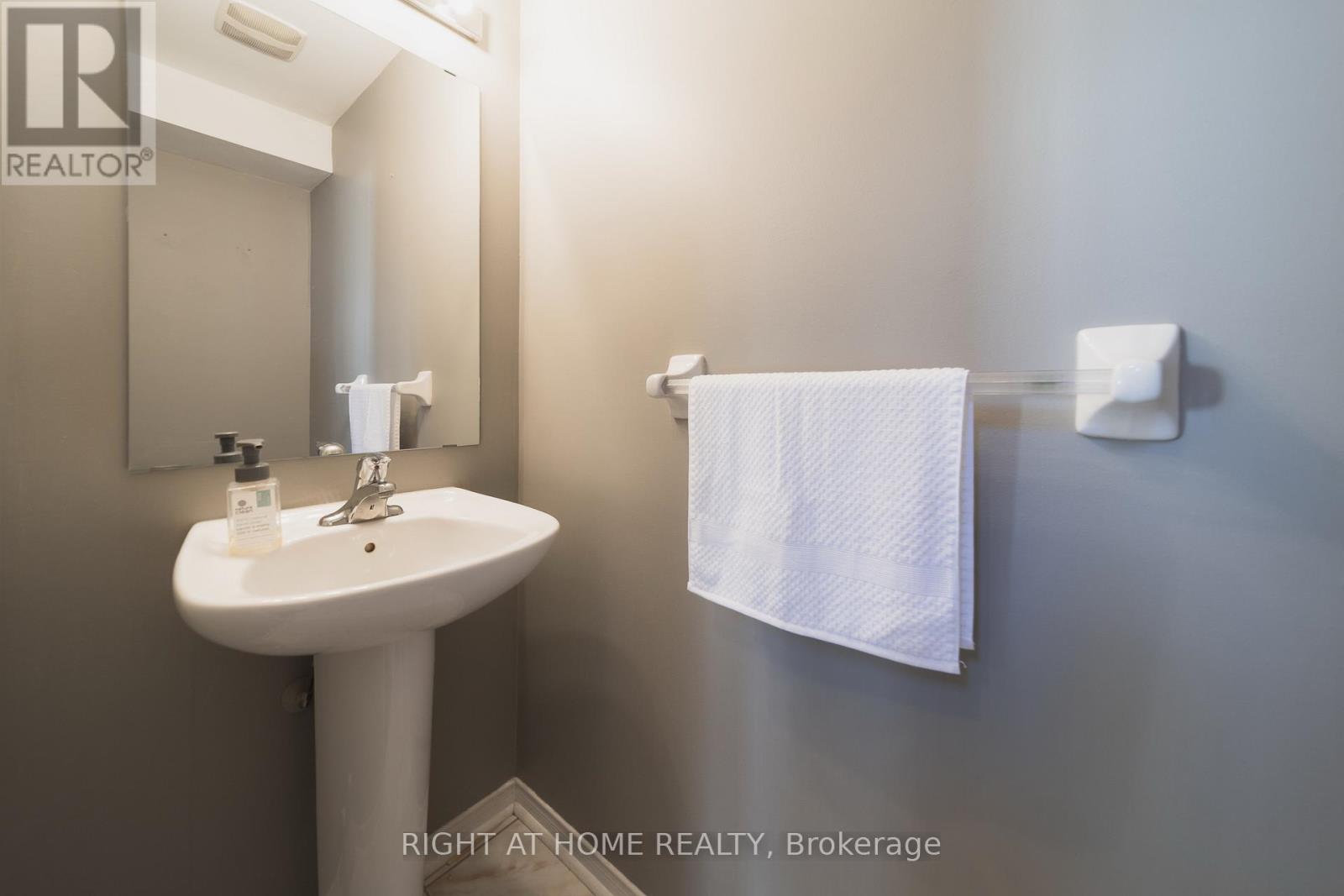 1251 Lamont Crescent, Milton, Ontario  L9T 6W4 - Photo 33 - W12908180