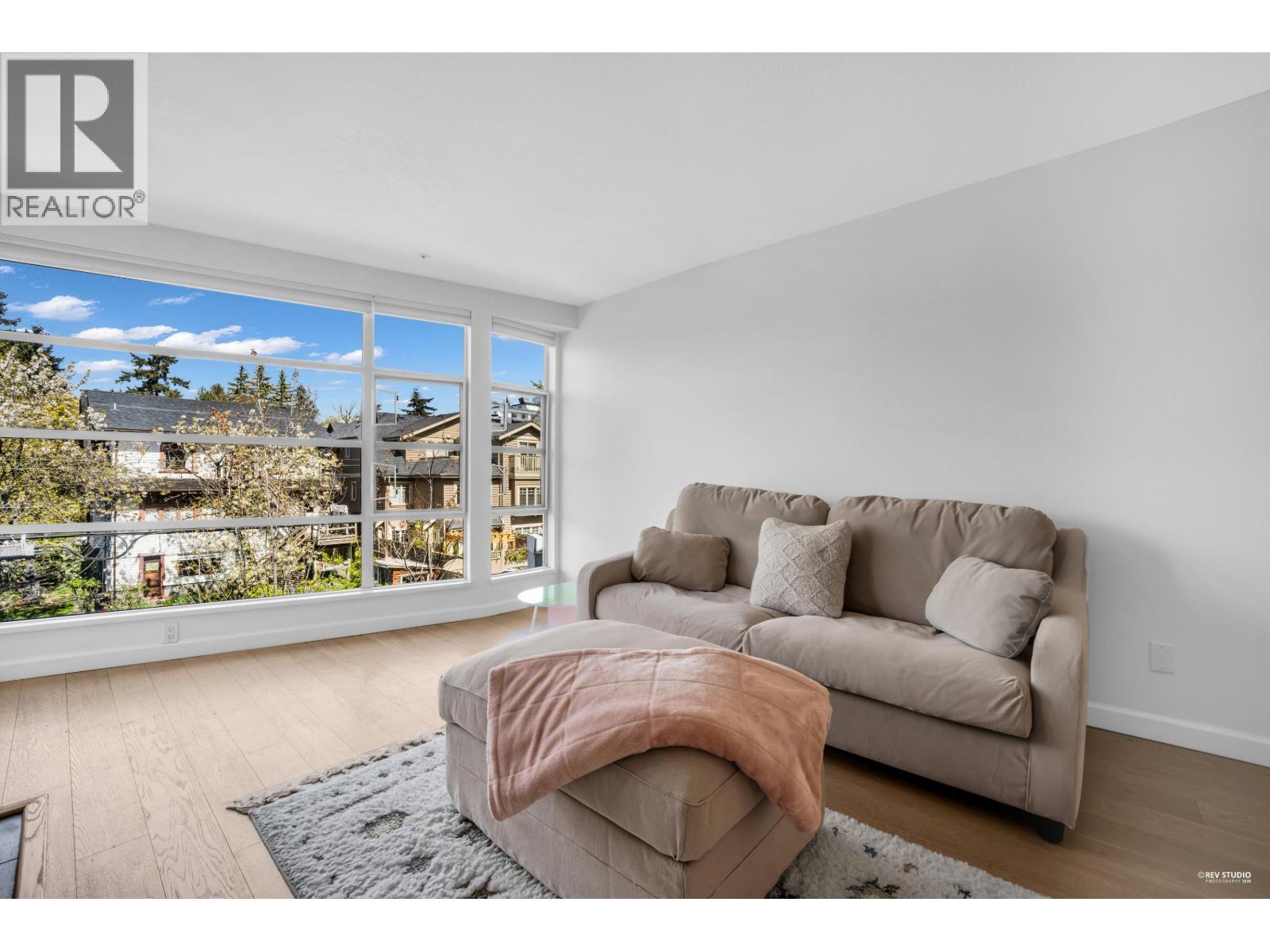 404 2575 W 4th Avenue, Vancouver, British Columbia  V6K 1P5 - Photo 2 - R3114009