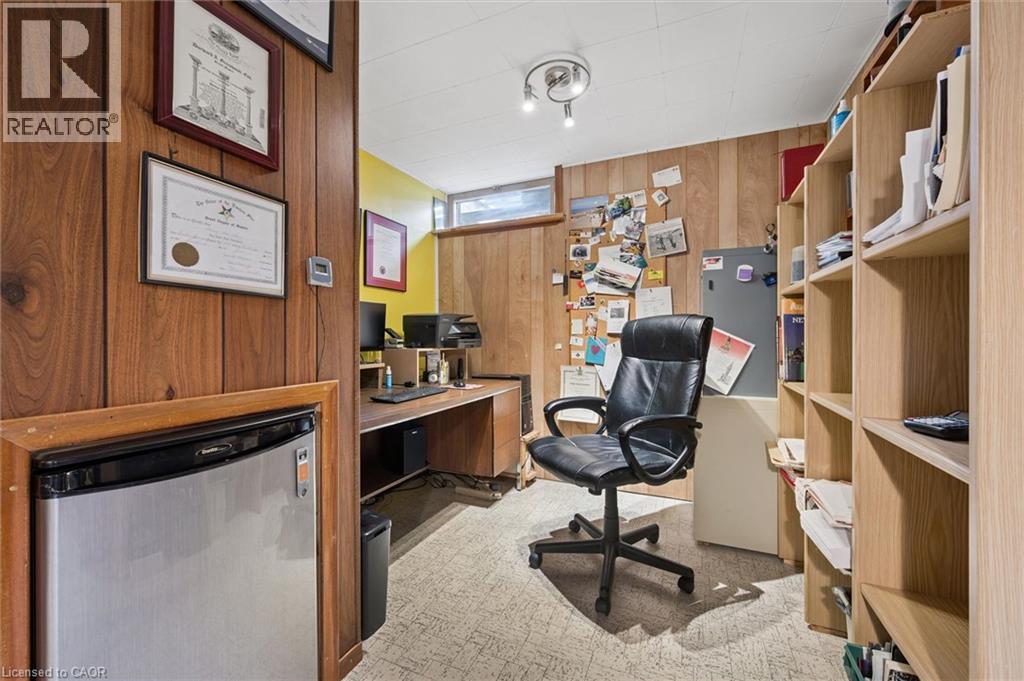 26 Parkhill Court, Kitchener, Ontario  N2C 2C4 - Photo 25 - 40822376