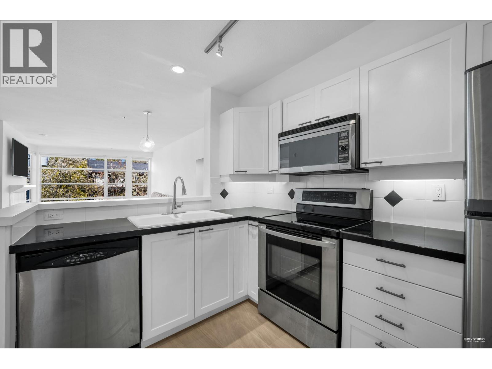 404 2575 W 4th Avenue, Vancouver, British Columbia  V6K 1P5 - Photo 12 - R3114009