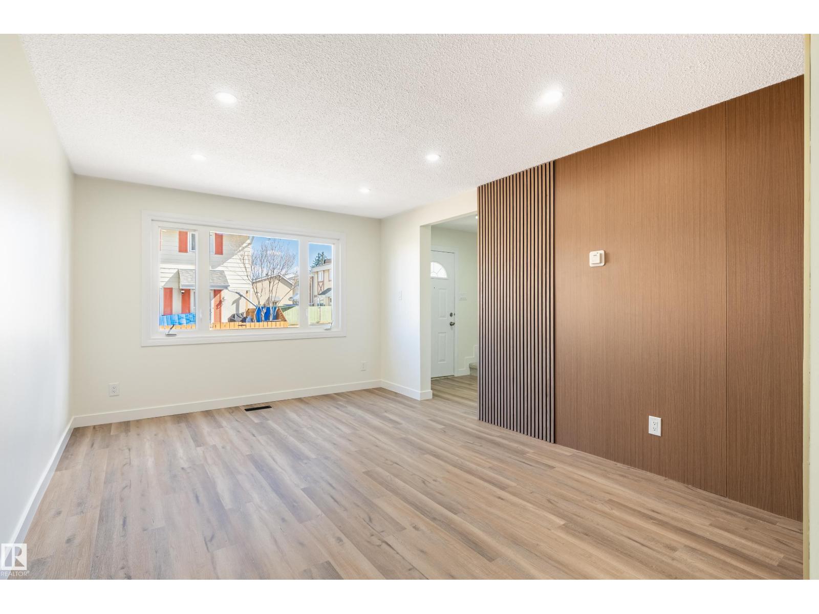 15c Callingwood Ct Nw, Edmonton, Alberta  T5T 0H5 - Photo 4 - E4483662