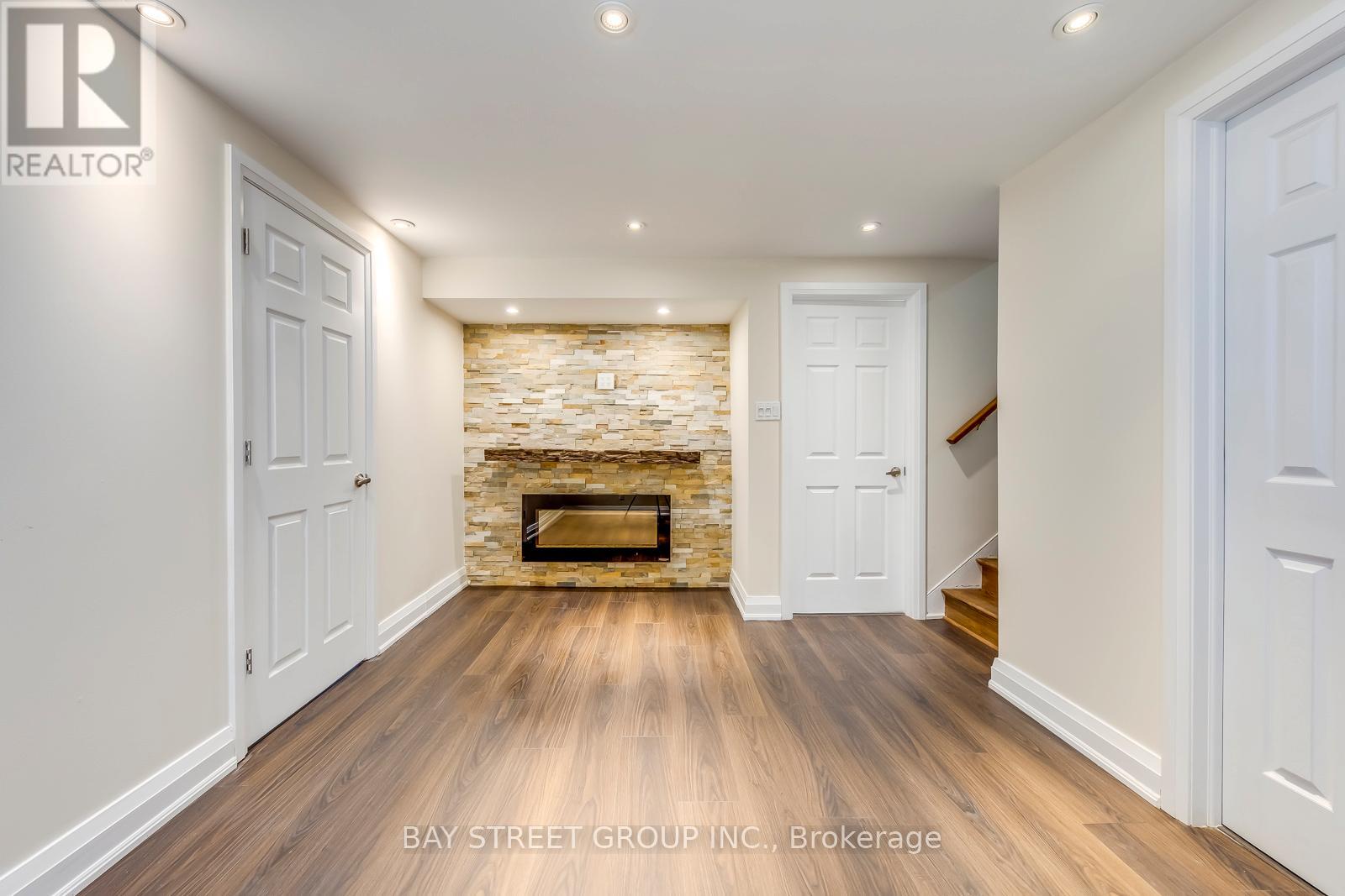 4351 Dublin Crescent, Burlington, Ontario  L7L 2S4 - Photo 2 - W13033484