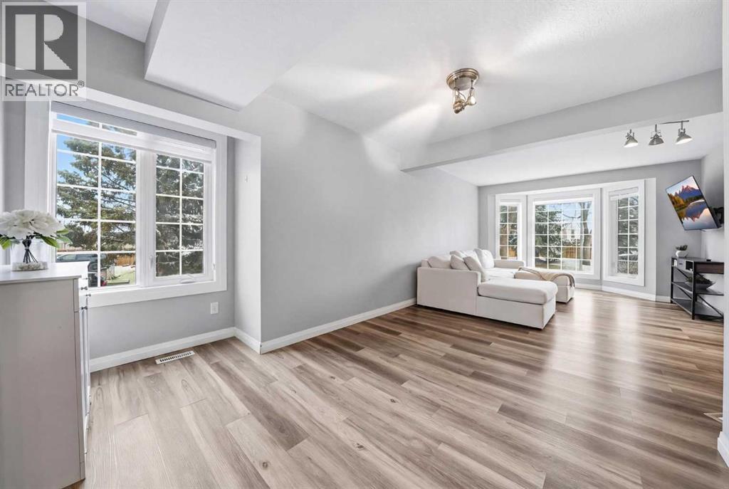 72 Abberfield Court Ne, Calgary, Alberta  T2A 7N4 - Photo 5 - A2301952