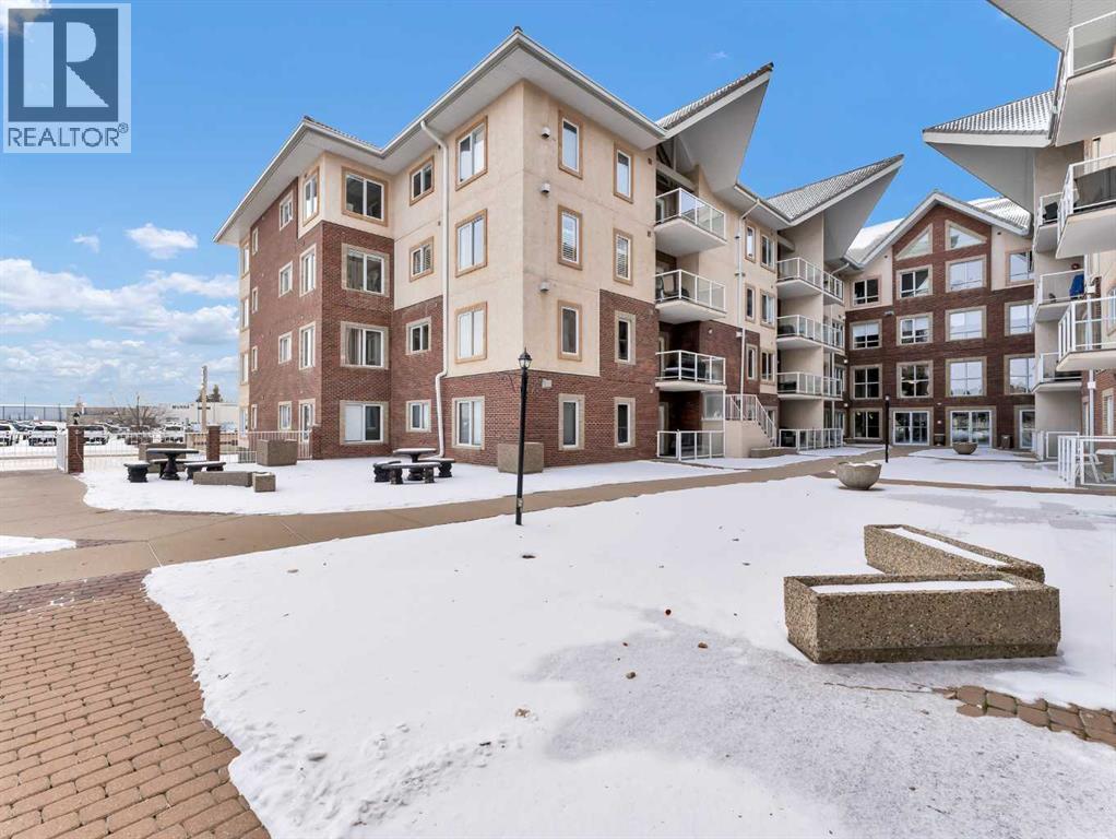 208, 1182 Southview Drive SE, Medicine Hat, Alberta  T1B 4L2 - Photo 2 - A2282062