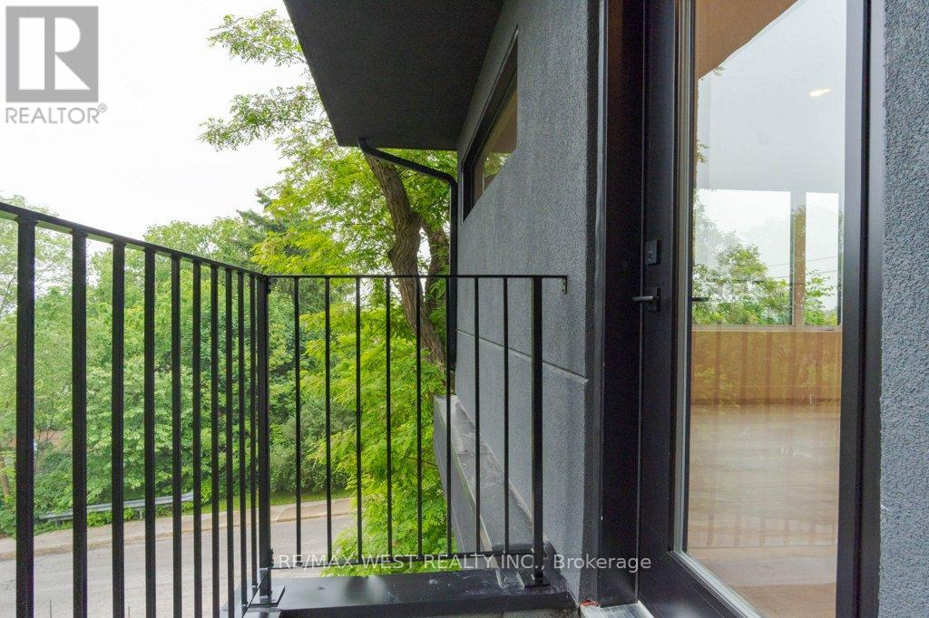 63 Lonborough Avenue, Toronto, Ontario  M6M 1X2 - Photo 14 - W12953792