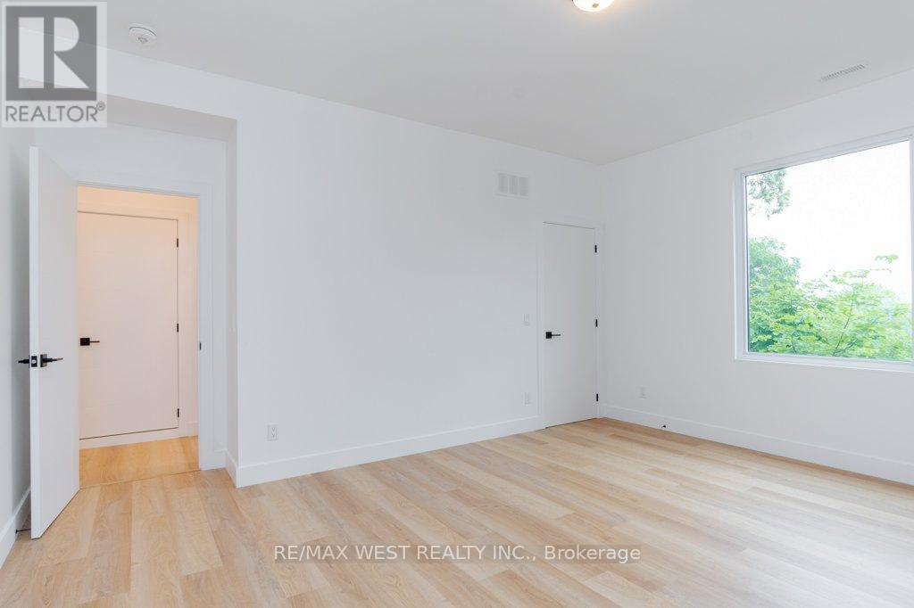 63 Lonborough Avenue, Toronto, Ontario  M6M 1X2 - Photo 27 - W12953792