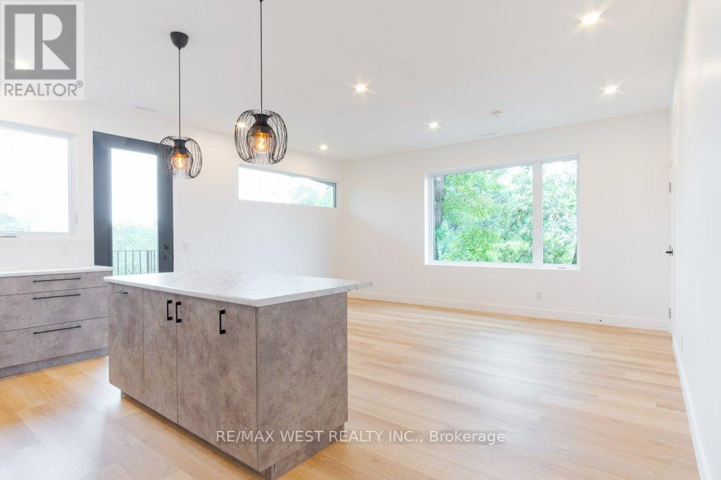 63 LONBOROUGH AVENUE, Toronto, Ontario