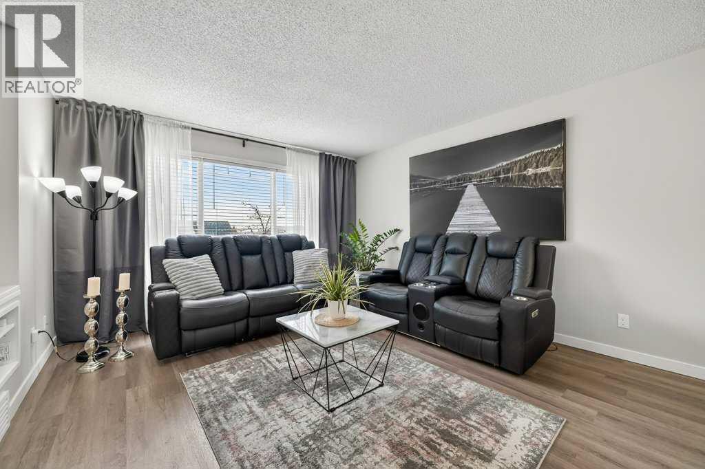 370 Prestwick Circle SE, Calgary, Alberta  T2Z 4P4 - Photo 3 - A2302471