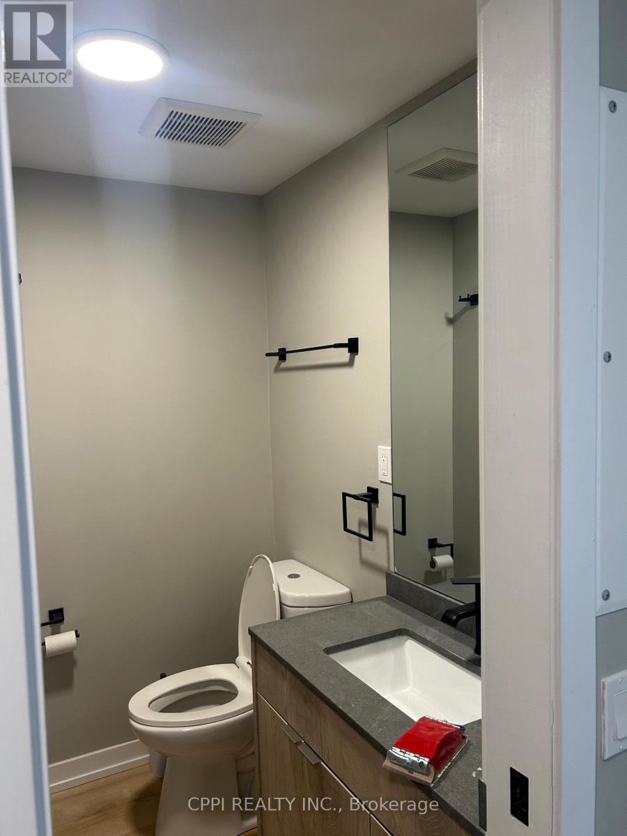 211 - 70 King Street E, Oshawa, Ontario  L1H 0A2 - Photo 4 - E13033530