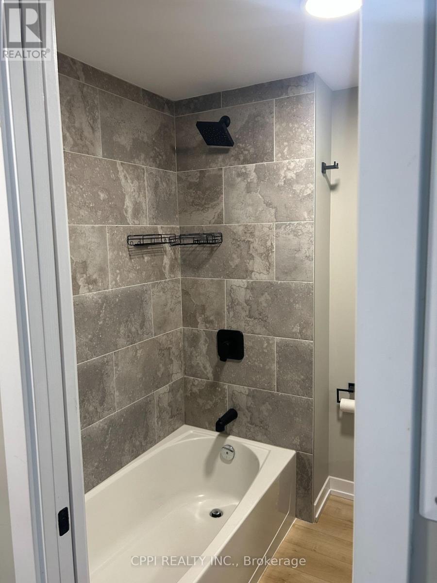 211 - 70 King Street E, Oshawa, Ontario  L1H 0A2 - Photo 5 - E13033530