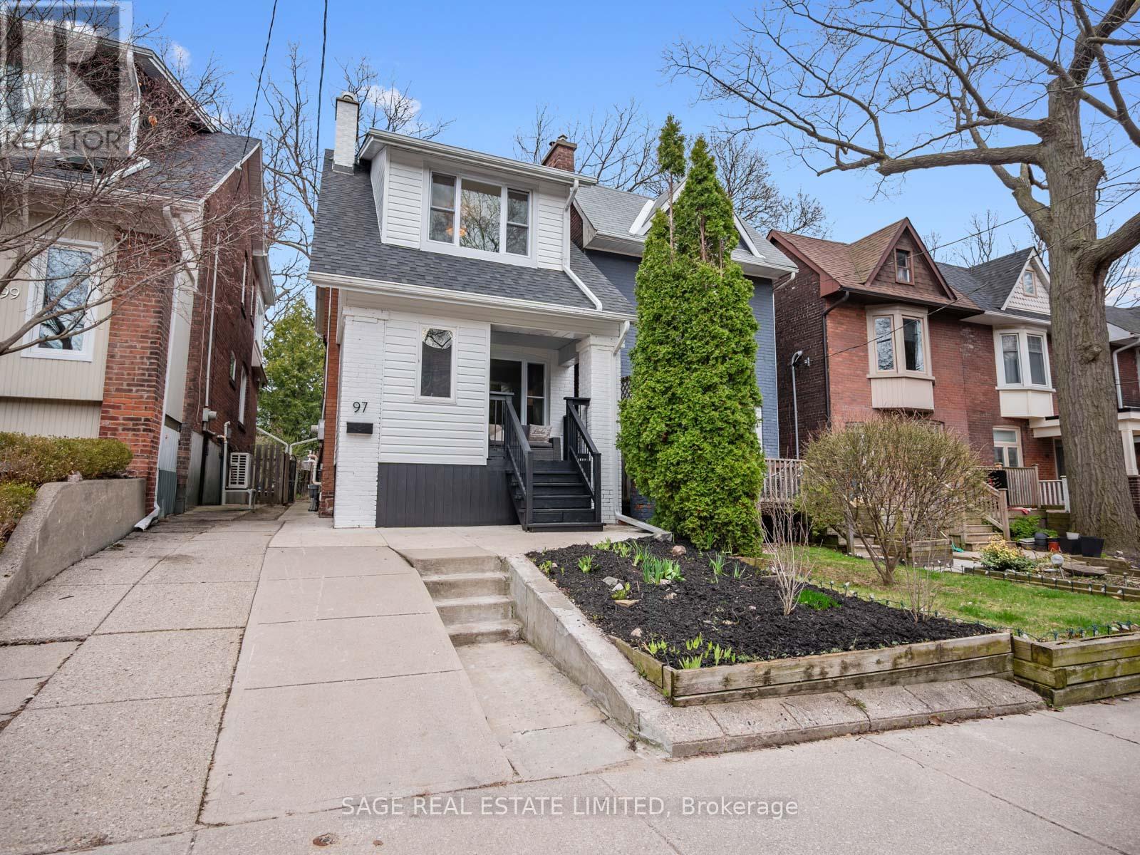 97 Bowmore Road E, Toronto, Ontario  M4L 3J1 - Photo 2 - E13033572
