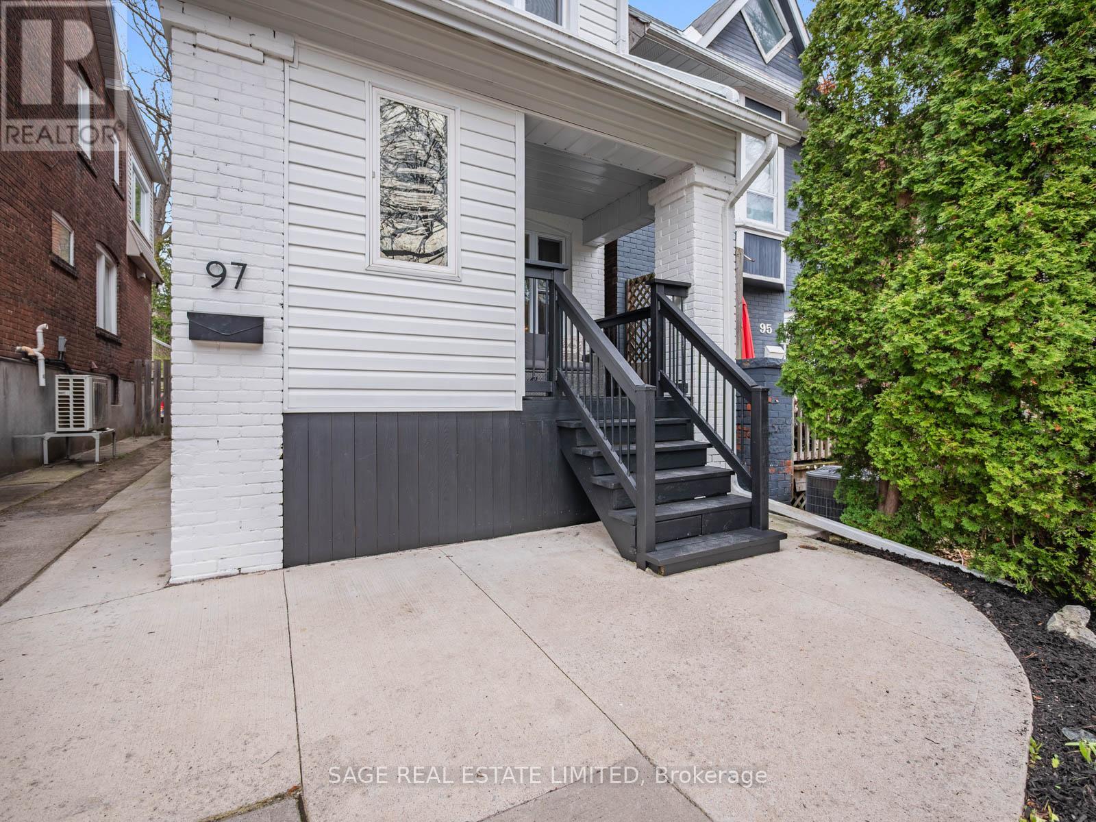 97 Bowmore Road E, Toronto, Ontario  M4L 3J1 - Photo 3 - E13033572