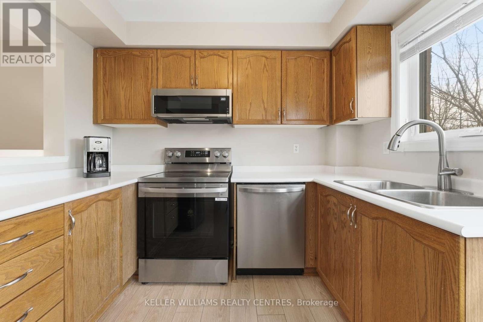 22 Ross Linton Drive, Aurora, Ontario  L4G 6T3 - Photo 6 - N13033510