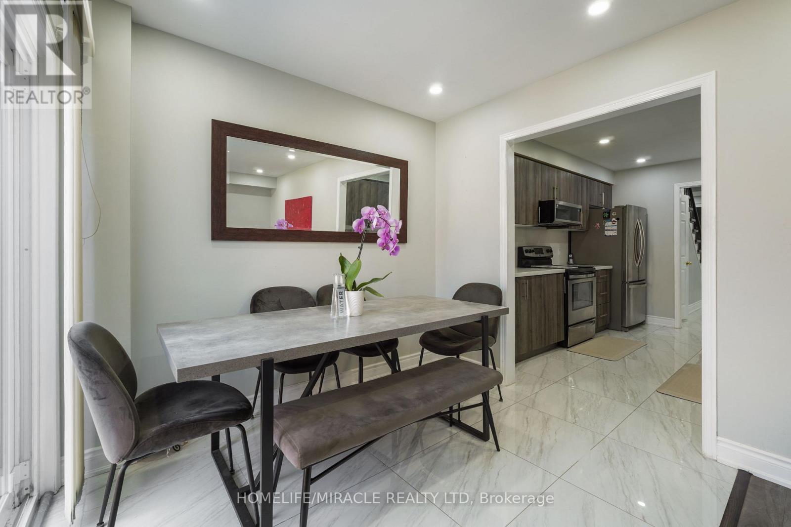 18 Prairie Rose Circle, Brampton, Ontario  L6R 1R4 - Photo 10 - W13033516