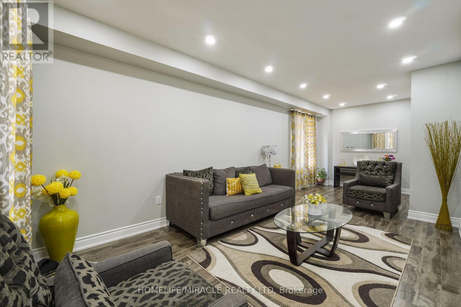 18 Prairie Rose Circle, Brampton, Ontario  L6R 1R4 - Photo 4 - W13033516