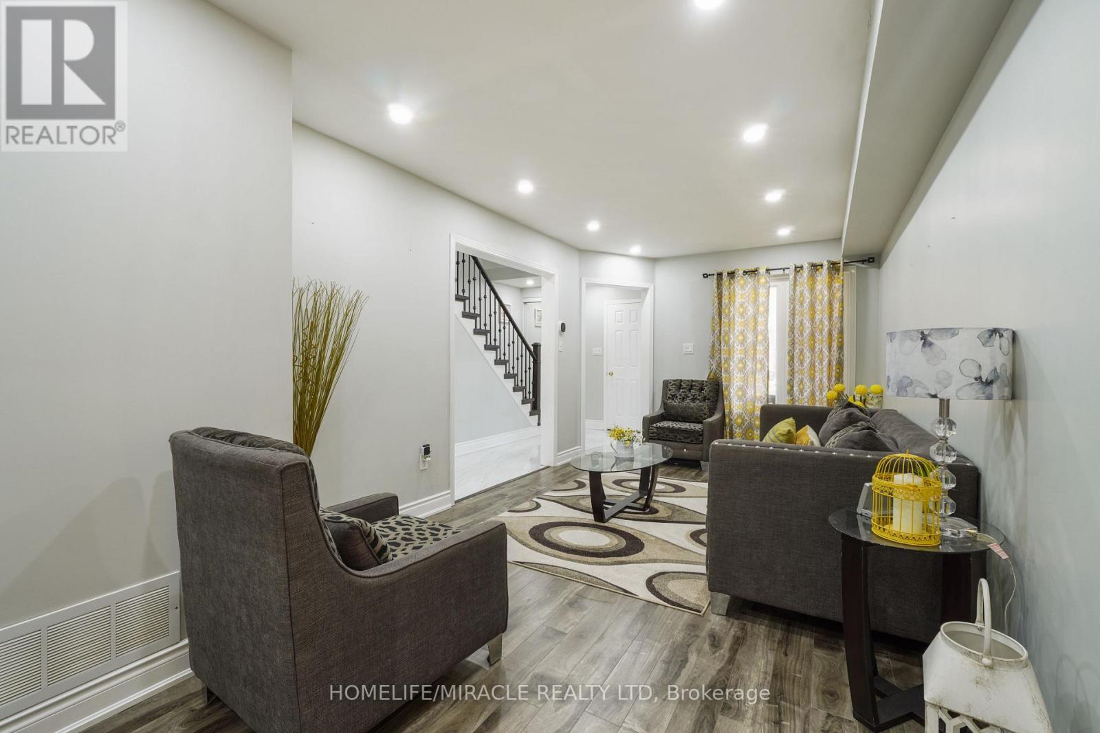 18 Prairie Rose Circle, Brampton, Ontario  L6R 1R4 - Photo 6 - W13033516