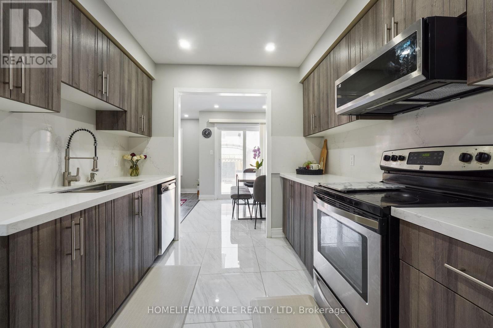 18 Prairie Rose Circle, Brampton, Ontario  L6R 1R4 - Photo 8 - W13033516