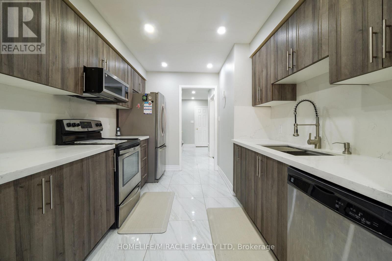 18 Prairie Rose Circle, Brampton, Ontario  L6R 1R4 - Photo 9 - W13033516