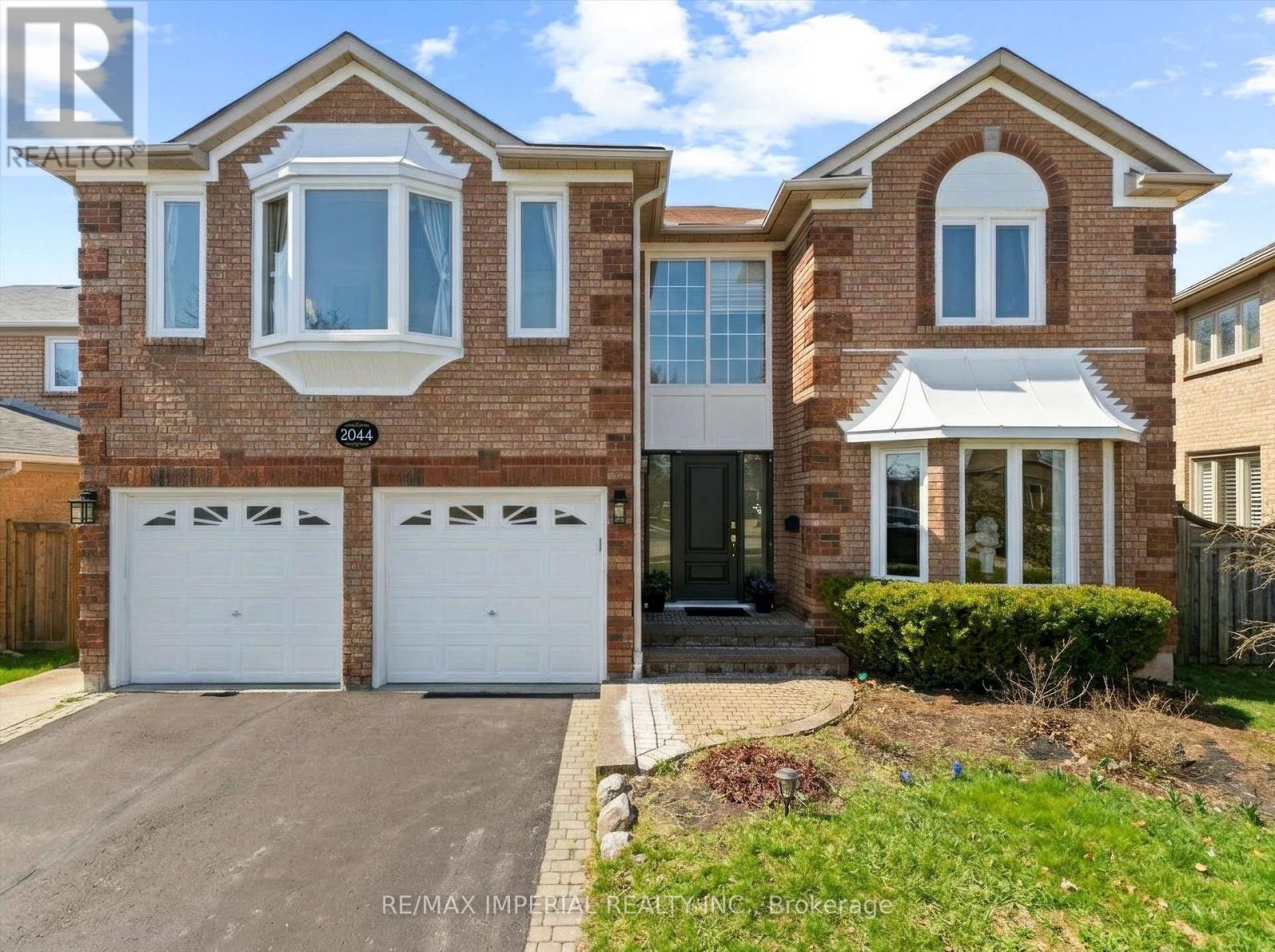 2044 SCHOOLMASTER CIRCLE, Oakville, Ontario