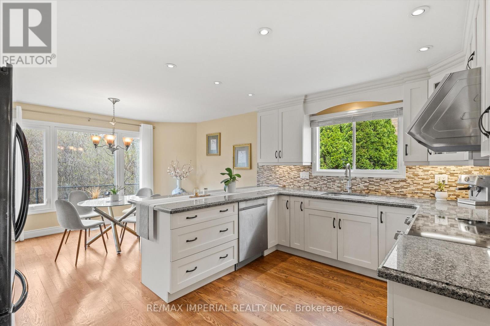 2044 Schoolmaster Circle, Oakville, Ontario  L6M 3A1 - Photo 12 - W13033528