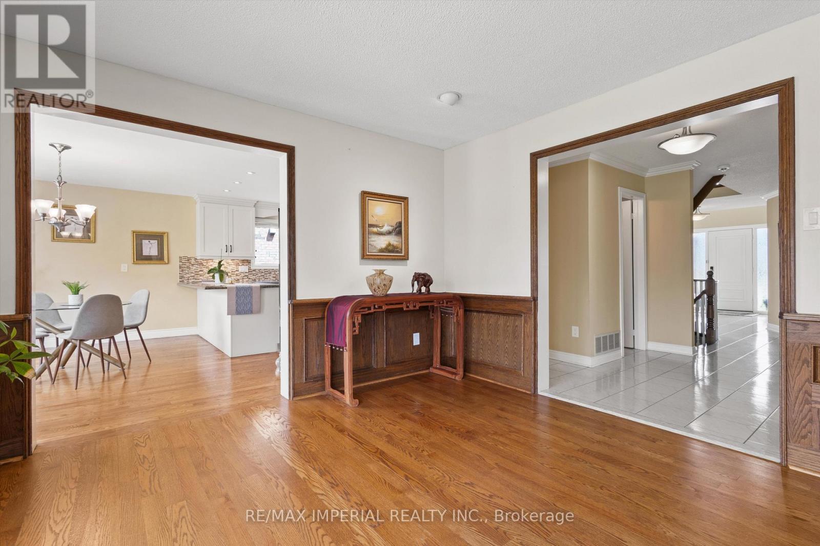 2044 Schoolmaster Circle, Oakville, Ontario  L6M 3A1 - Photo 9 - W13033528