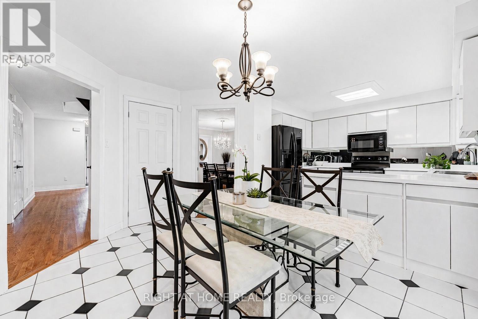 3655 Loyalist Drive, Mississauga, Ontario  L5L 4T6 - Photo 12 - W13033586