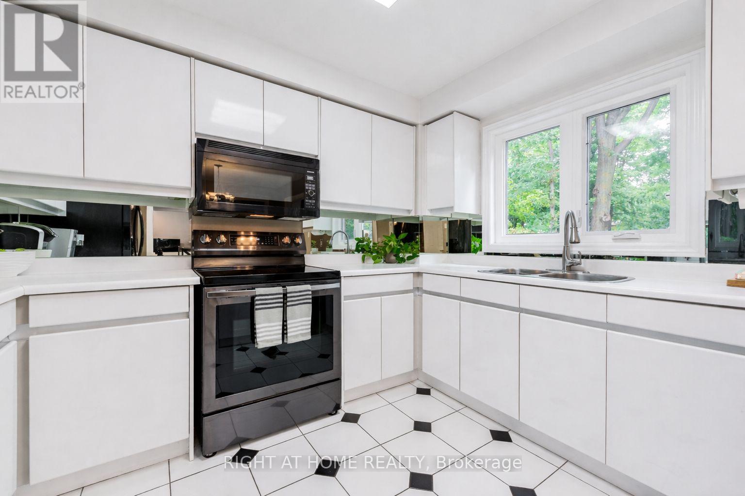 3655 Loyalist Drive, Mississauga, Ontario  L5L 4T6 - Photo 13 - W13033586