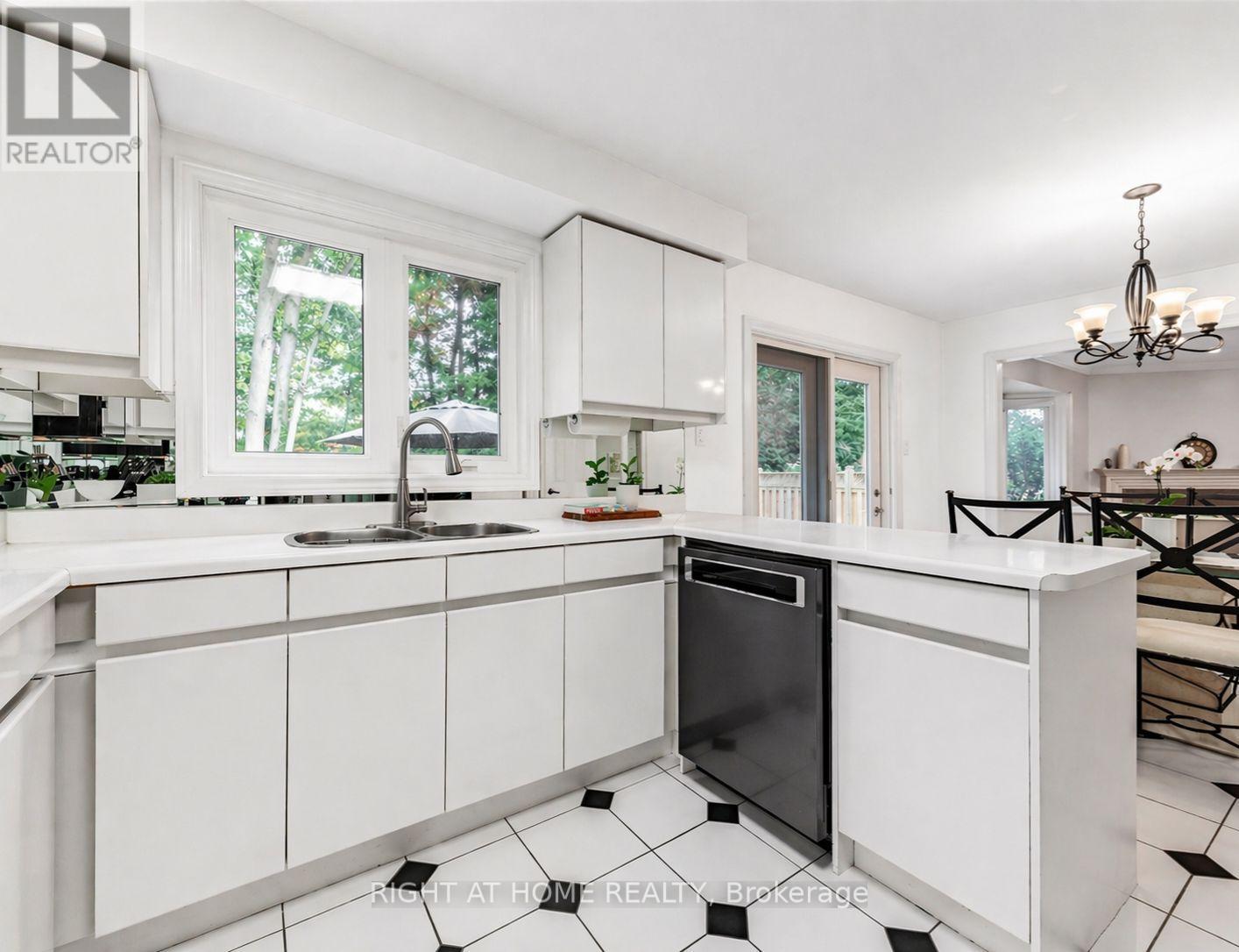 3655 Loyalist Drive, Mississauga, Ontario  L5L 4T6 - Photo 14 - W13033586