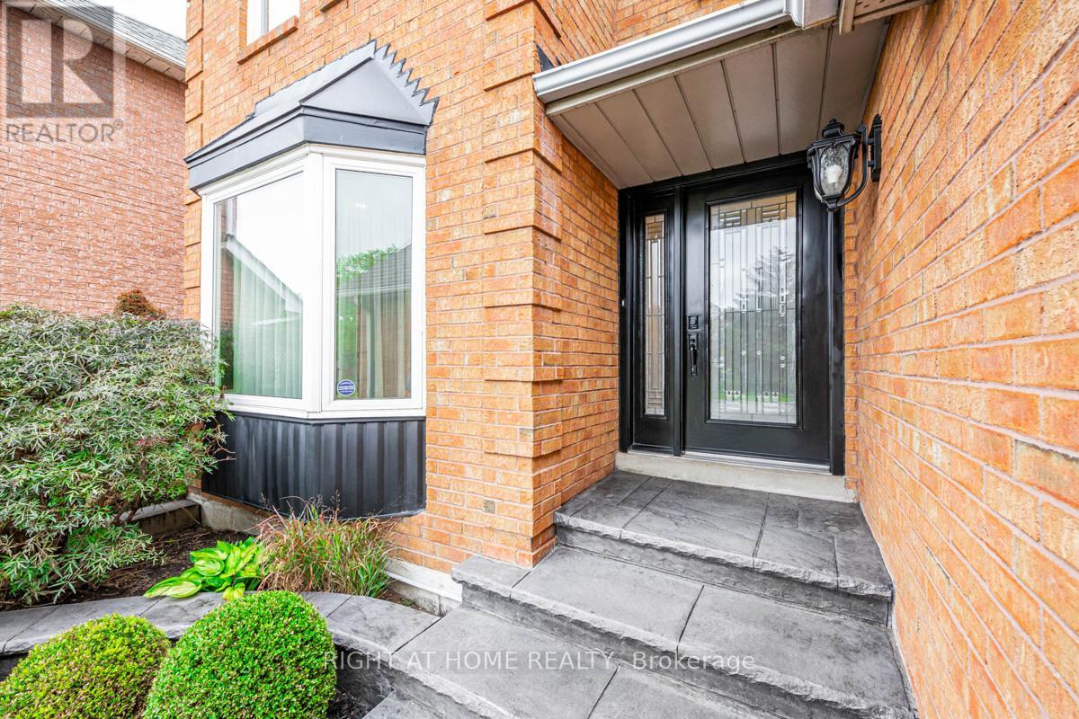 3655 Loyalist Drive, Mississauga, Ontario  L5L 4T6 - Photo 3 - W13033586