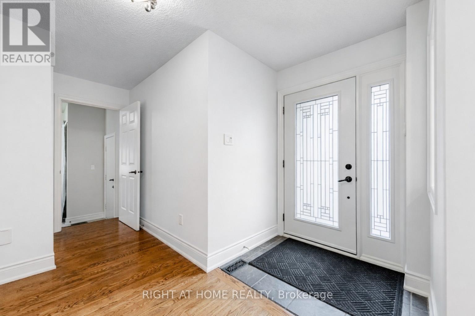 3655 Loyalist Drive, Mississauga, Ontario  L5L 4T6 - Photo 4 - W13033586