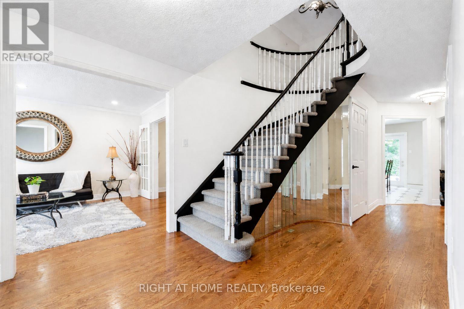 3655 Loyalist Drive, Mississauga, Ontario  L5L 4T6 - Photo 5 - W13033586