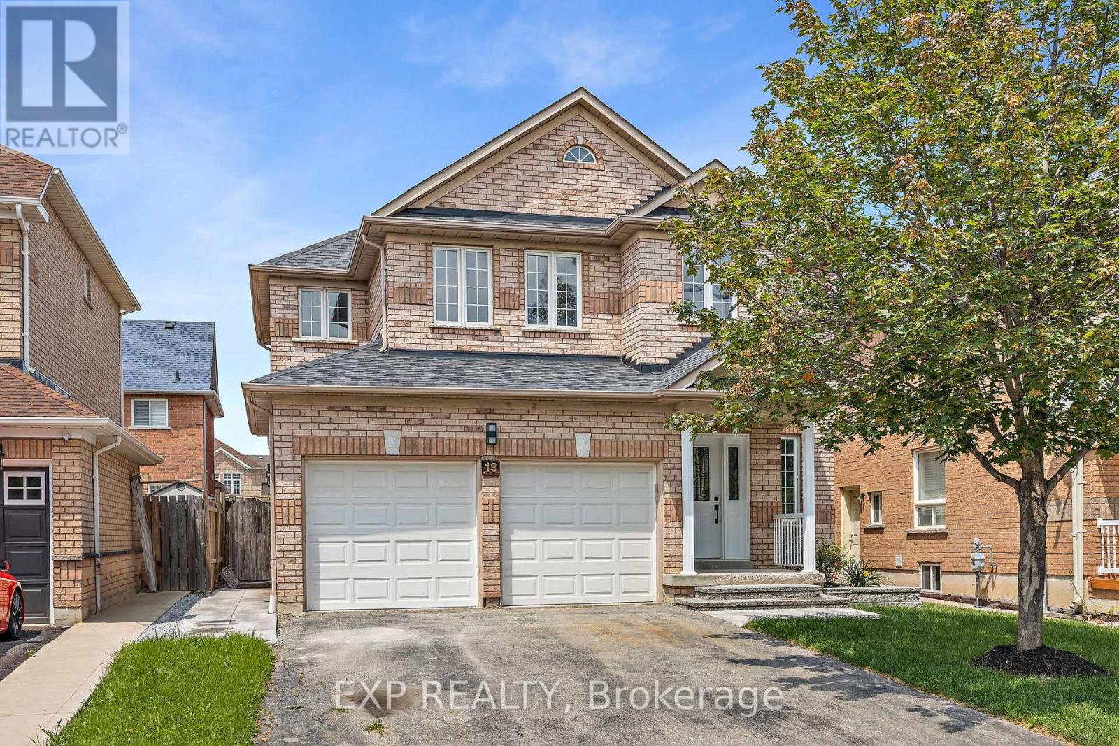 19 MASTER GREEN CRESCENT, Brampton, Ontario