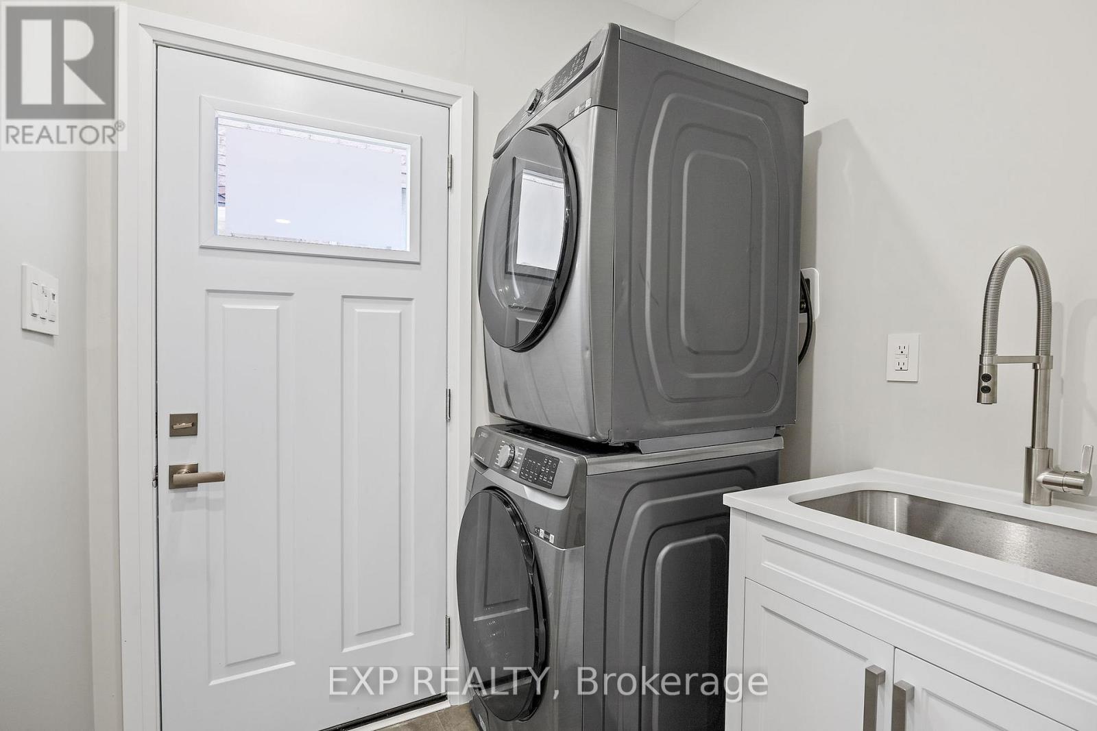 19 Master Green Crescent, Brampton, Ontario  L7A 3K3 - Photo 11 - W13033590