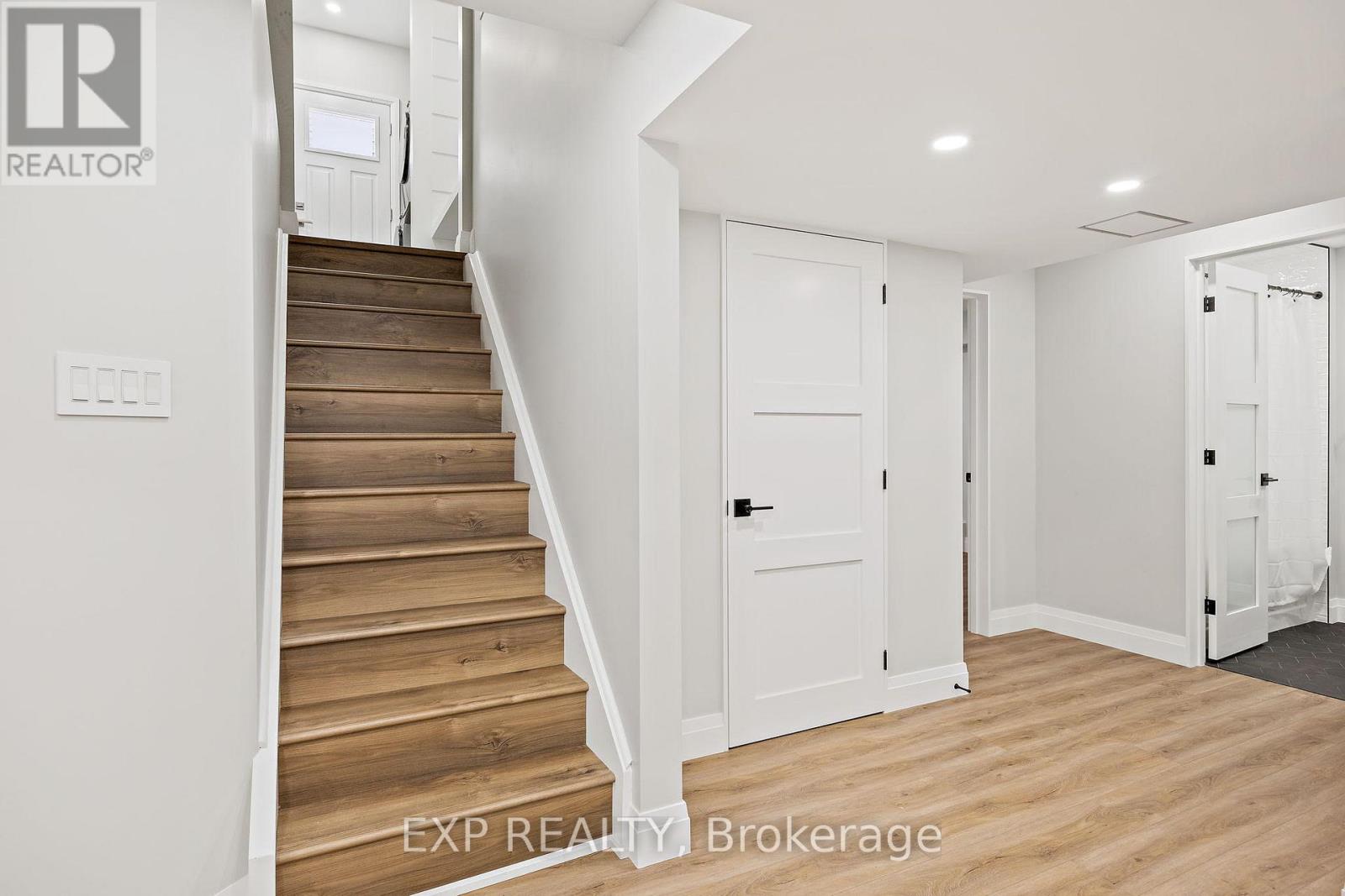 19 Master Green Crescent, Brampton, Ontario  L7A 3K3 - Photo 2 - W13033590