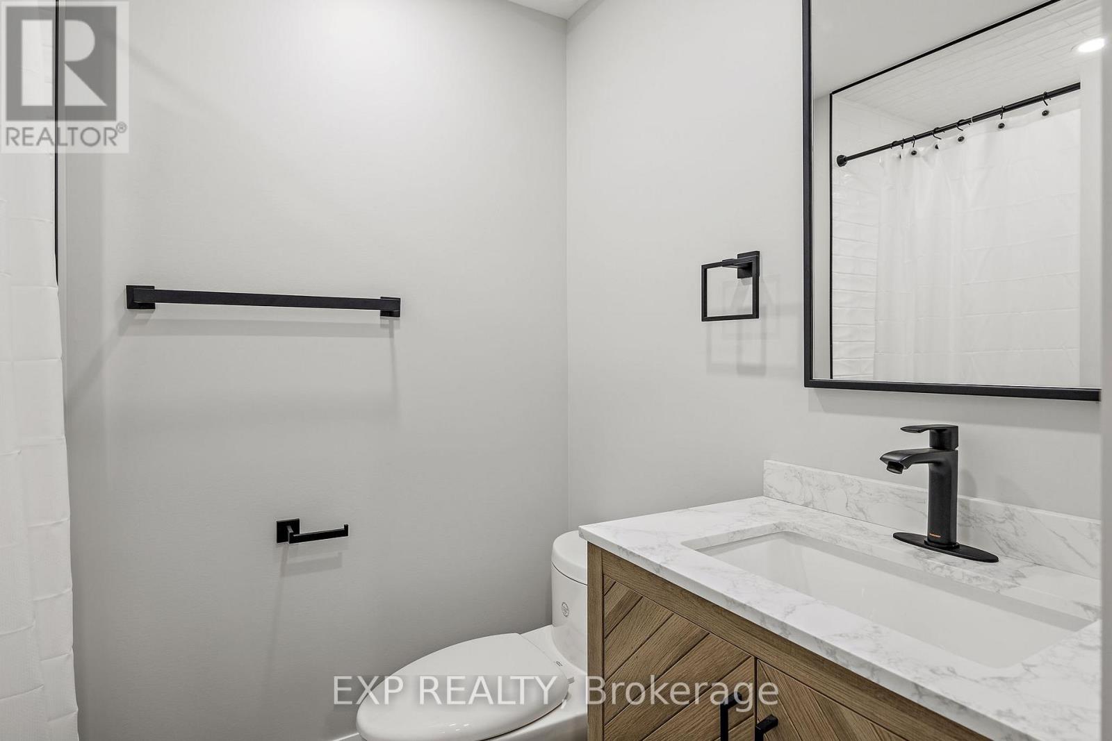 19 Master Green Crescent, Brampton, Ontario  L7A 3K3 - Photo 9 - W13033590