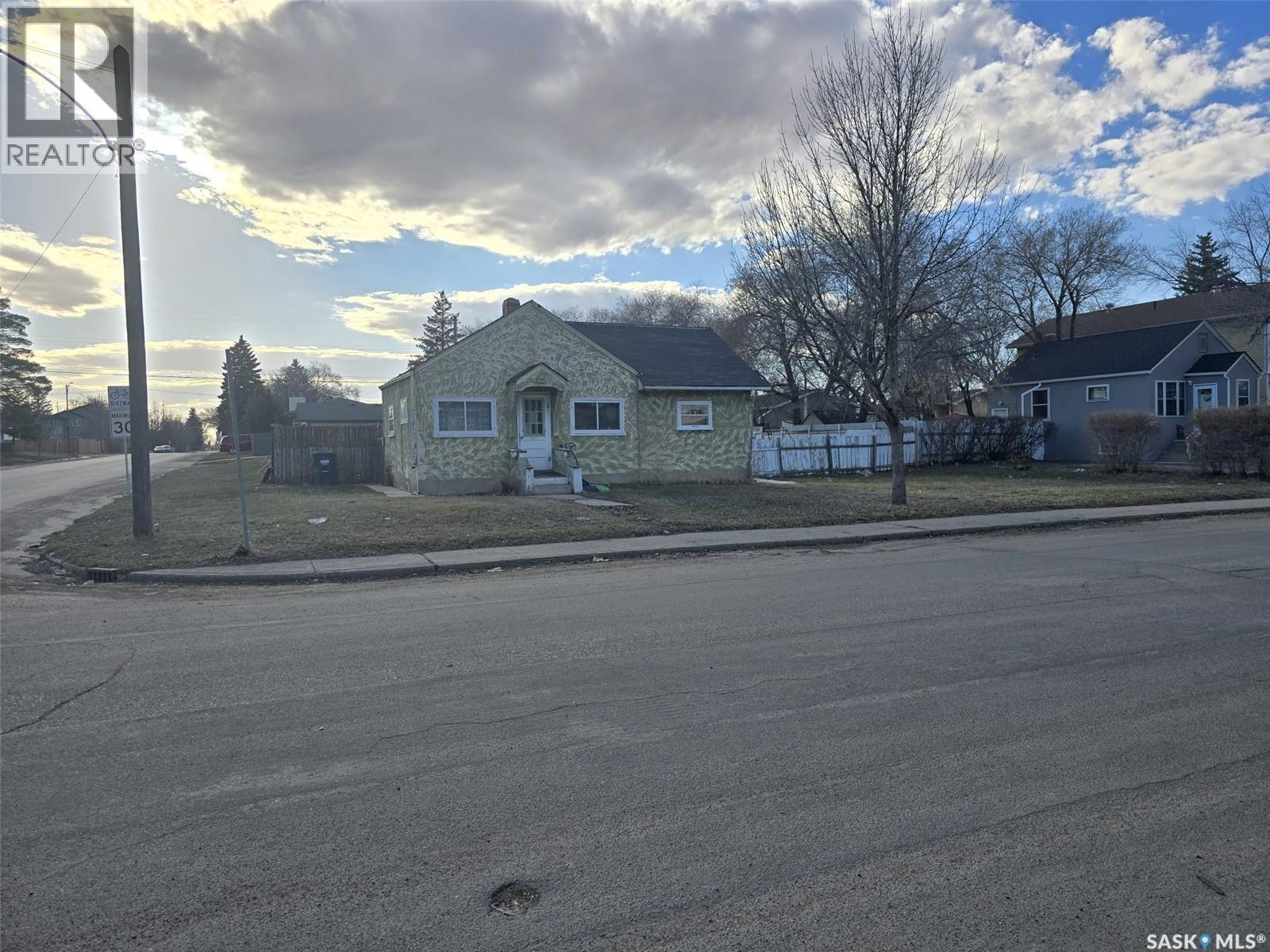 201 R AVENUE N, Saskatoon, Saskatchewan
