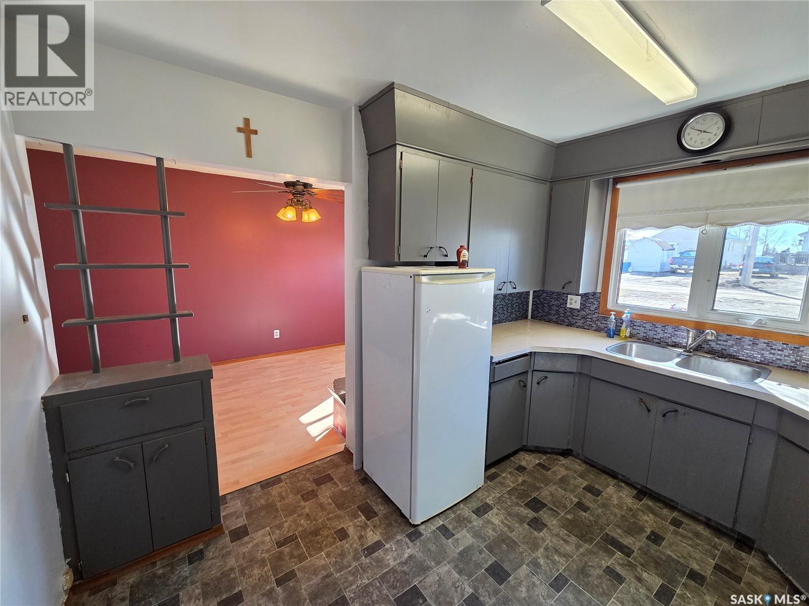 30 Main Street, Manor, Saskatchewan  S0C 1R0 - Photo 14 - SK033694