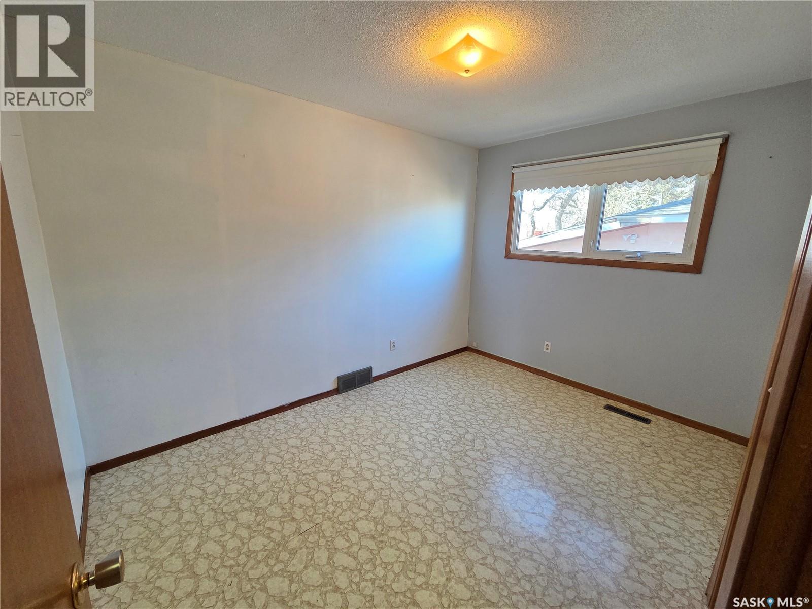 30 Main Street, Manor, Saskatchewan  S0C 1R0 - Photo 27 - SK033694