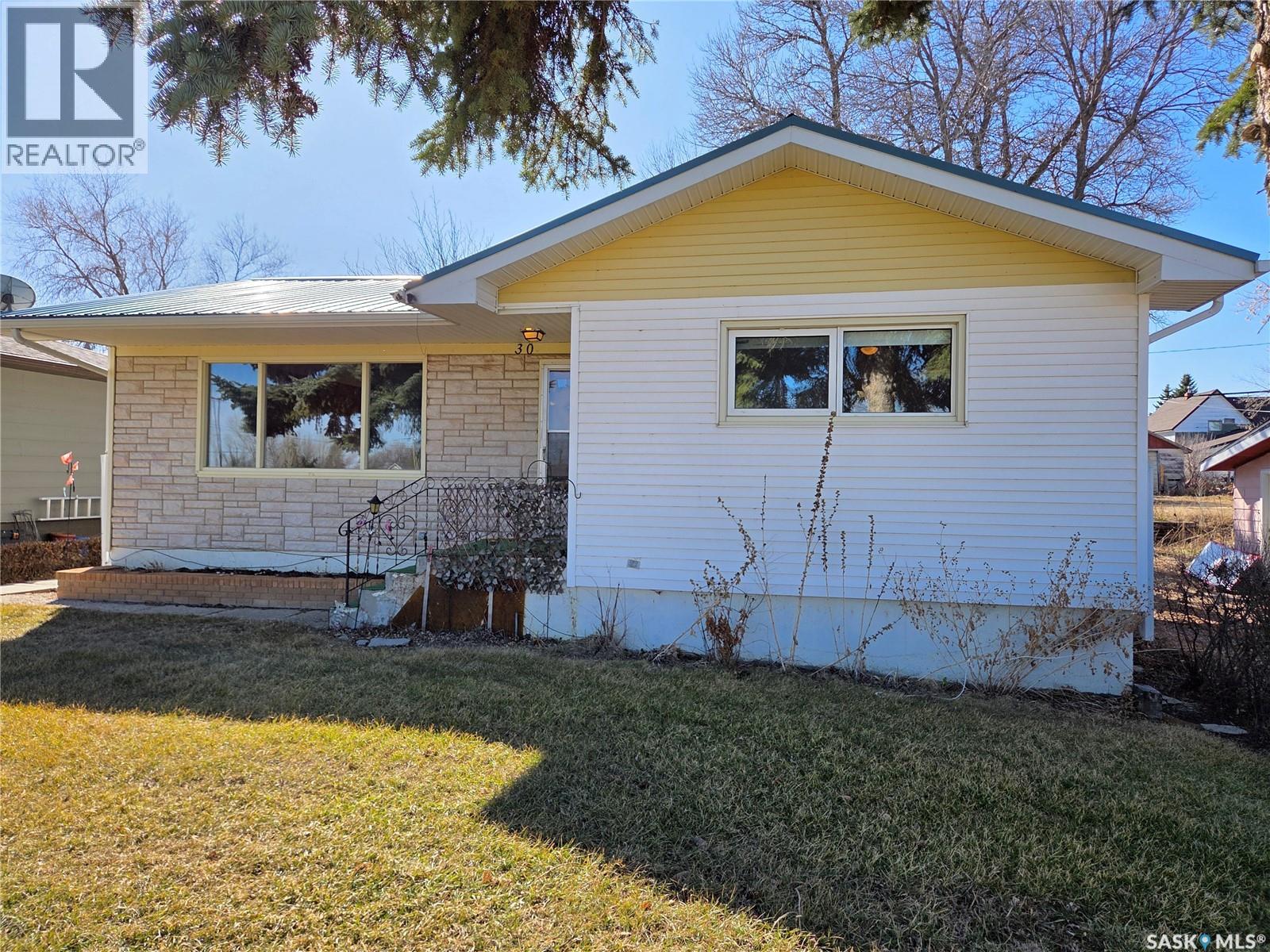 30 Main Street, Manor, Saskatchewan  S0C 1R0 - Photo 3 - SK033694