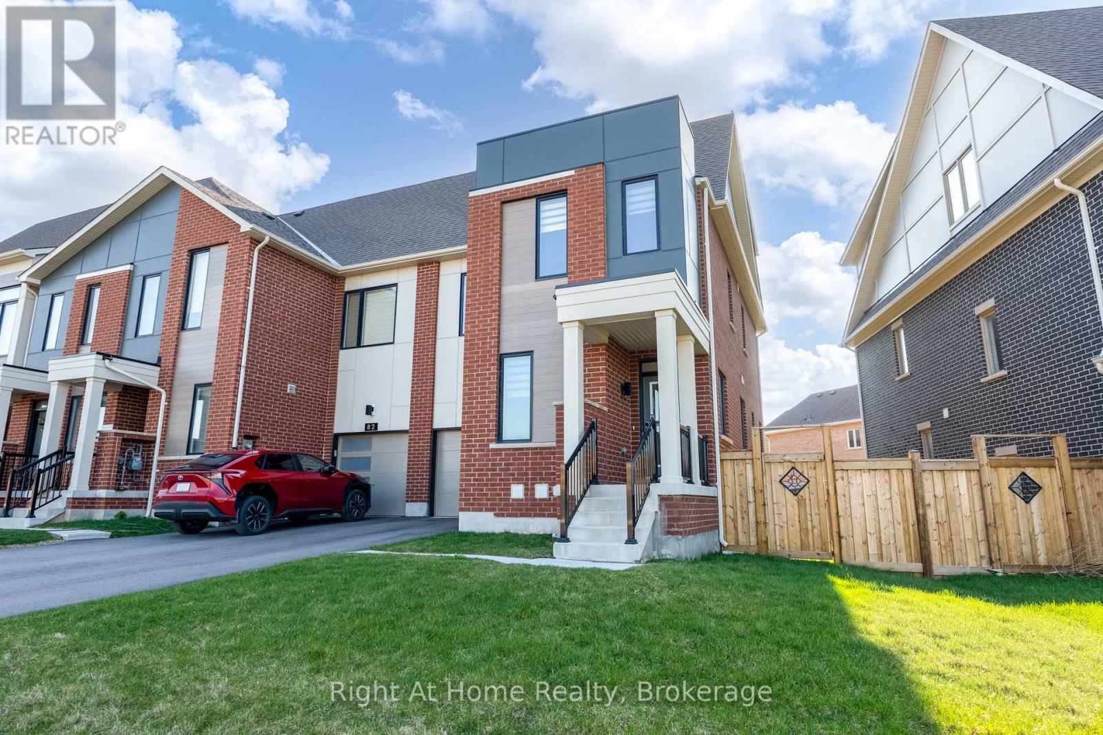 80 Settlers Road E, Oakville, Ontario  L6H 0Y8 - Photo 2 - W13033610