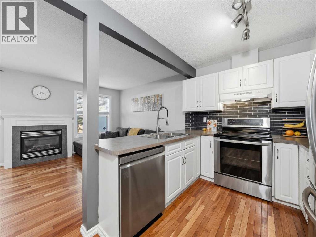 101 Everstone Place Sw, Calgary, Alberta  T2Y 4H7 - Photo 4 - A2300696