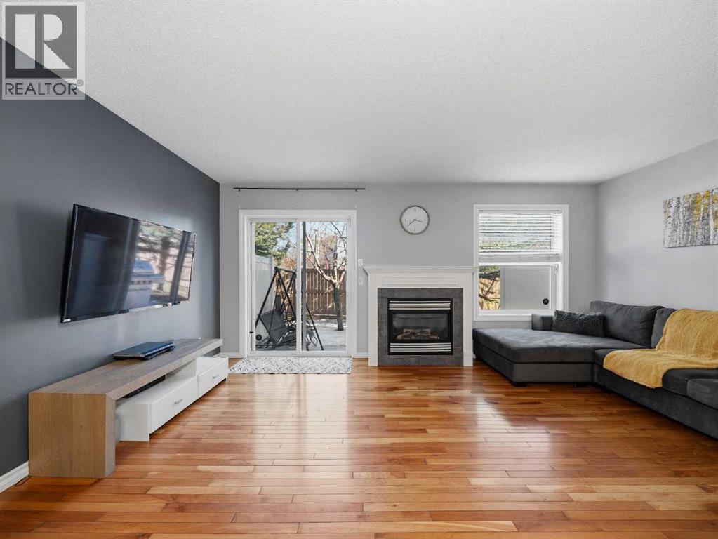 101 Everstone Place Sw, Calgary, Alberta  T2Y 4H7 - Photo 9 - A2300696